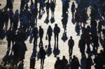 Νέοι στην Ελλάδα: Δουλεύουν λιγότερο, αμείβονται χαμηλότερα και δυσκολεύονται να ανεξαρτητοποιηθούν οικονομικά