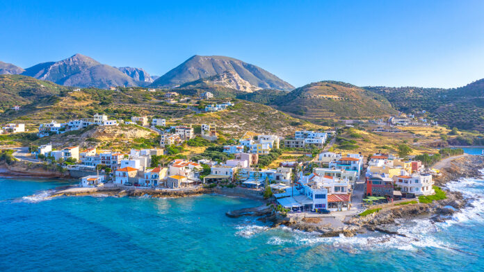 Ξένοι αγοράζουν σπίτια στην Ελλάδα για μόνιμη εγκατάσταση – Πού στρέφεται η ζήτηση φέτος