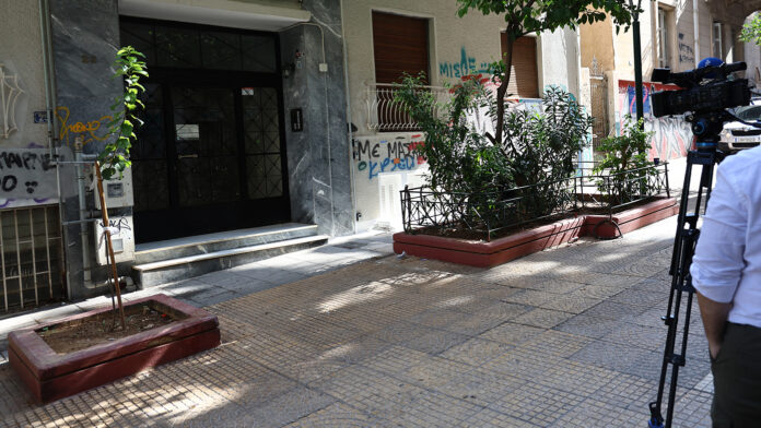 Βρέφος στην Κυψέλη: Ο ιατροδικαστής βρήκε πάνω από 10 μαχαιριές στην πλάτη του