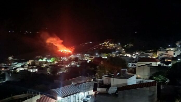 Φωτιά στο Λασίθι στην περιοχή Κριτσά υπό έλεγχο – Μήνυμα του 112 για ετοιμότητα