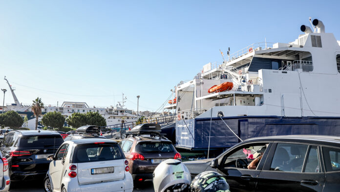 Πάνω από 90.000 επιβάτες σε Πειραιά, Ραφήνα και Λαύριο: Ξεκίνησε το κύμα επιστροφής των αδειούχων