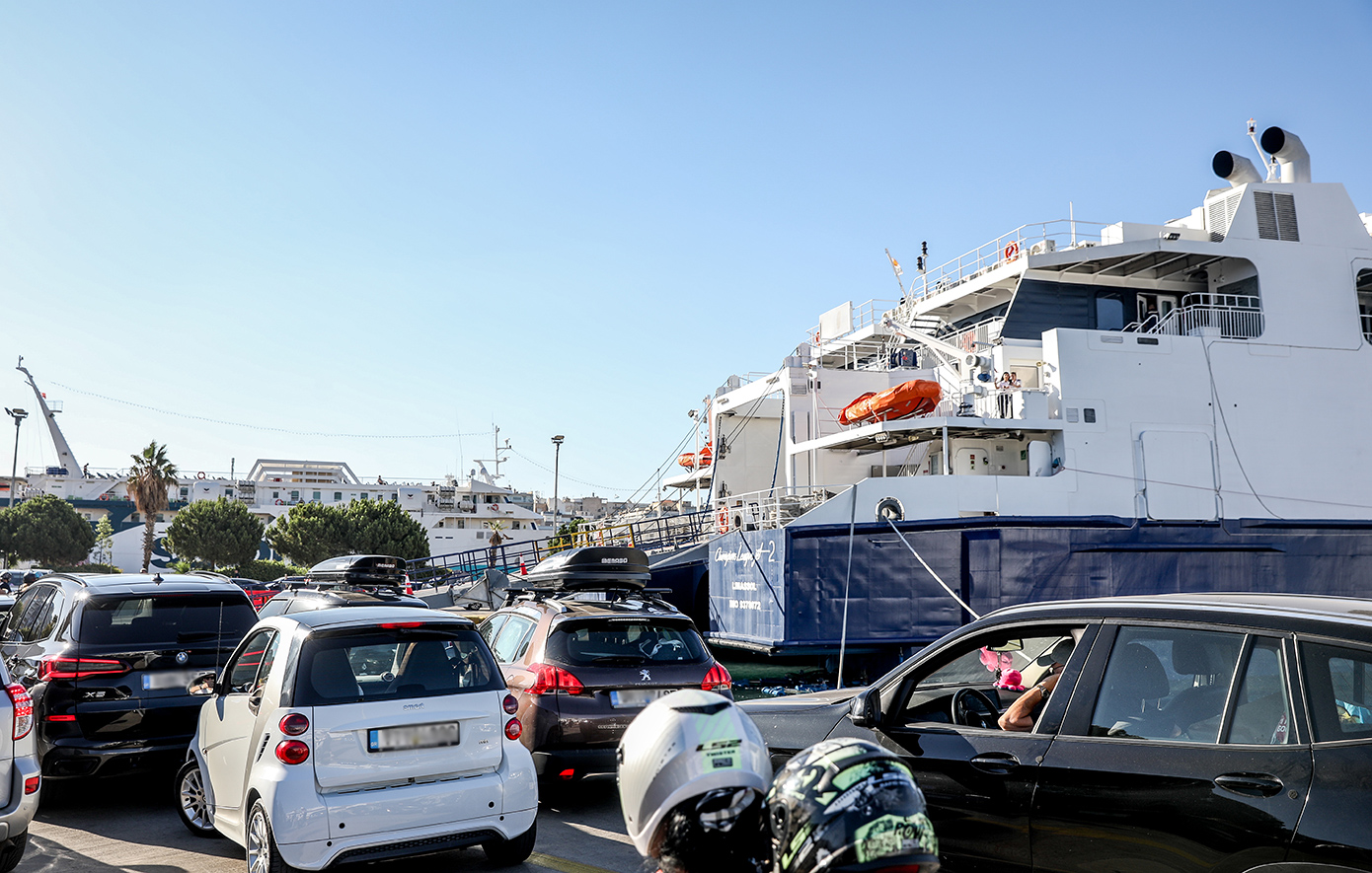 Πάνω από 90.000 επιβάτες σε Πειραιά, Ραφήνα και Λαύριο: Ξεκίνησε το κύμα επιστροφής των αδειούχων