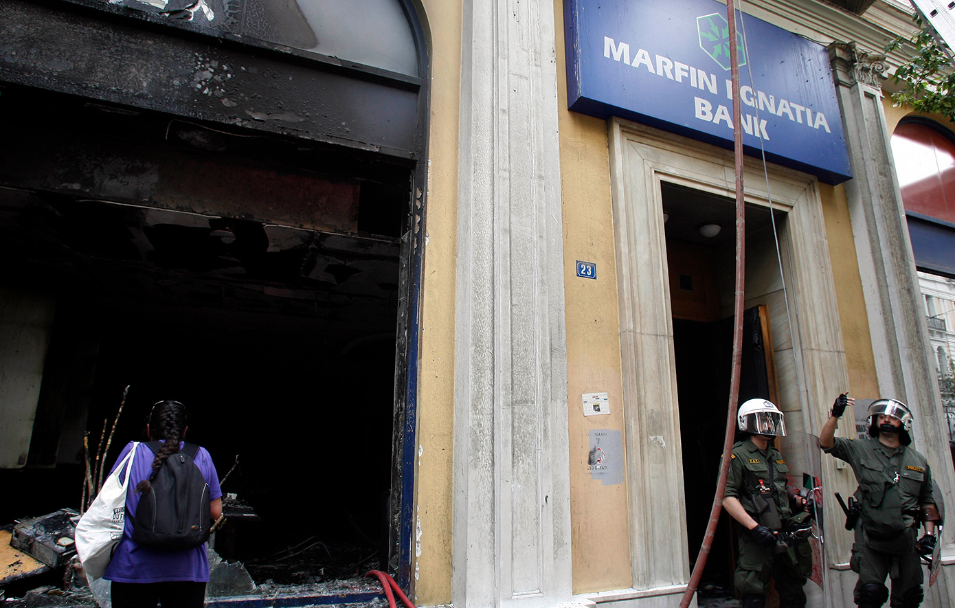 46χρονη που κατηγορείται για συμμετοχή στον φονικό εμπρησμό της τράπεζας Marfin στην Αθήνα