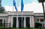 Κυβερνητικές πηγές κατά ΠΑΣΟΚ: Καμία απάντηση για Στουρνάρα, λαθροχειρία οι ισχυρισμοί για τους Σπαρτιάτες
