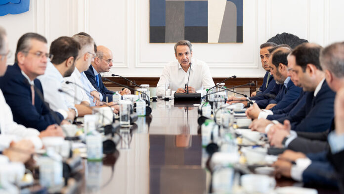 Φωτιά στη Δυτική Αττική: Όλα τα μέτρα για τους πυρόπληκτους – Ποιοι δικαιούνται την προσωρινή οικονομική ενίσχυση