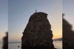 33χρονος τουρίστας στη Μήλο ανέβηκε σε βράχο και στήθηκε επιχείρηση για τον απεγκλωβισμό του