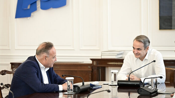 Κυριάκος Μητσοτάκης και ο δήμαρχος Θεσσαλονίκης, Στέλιος Αγγελούδης, συναντήθηκαν στο Μαξίμου