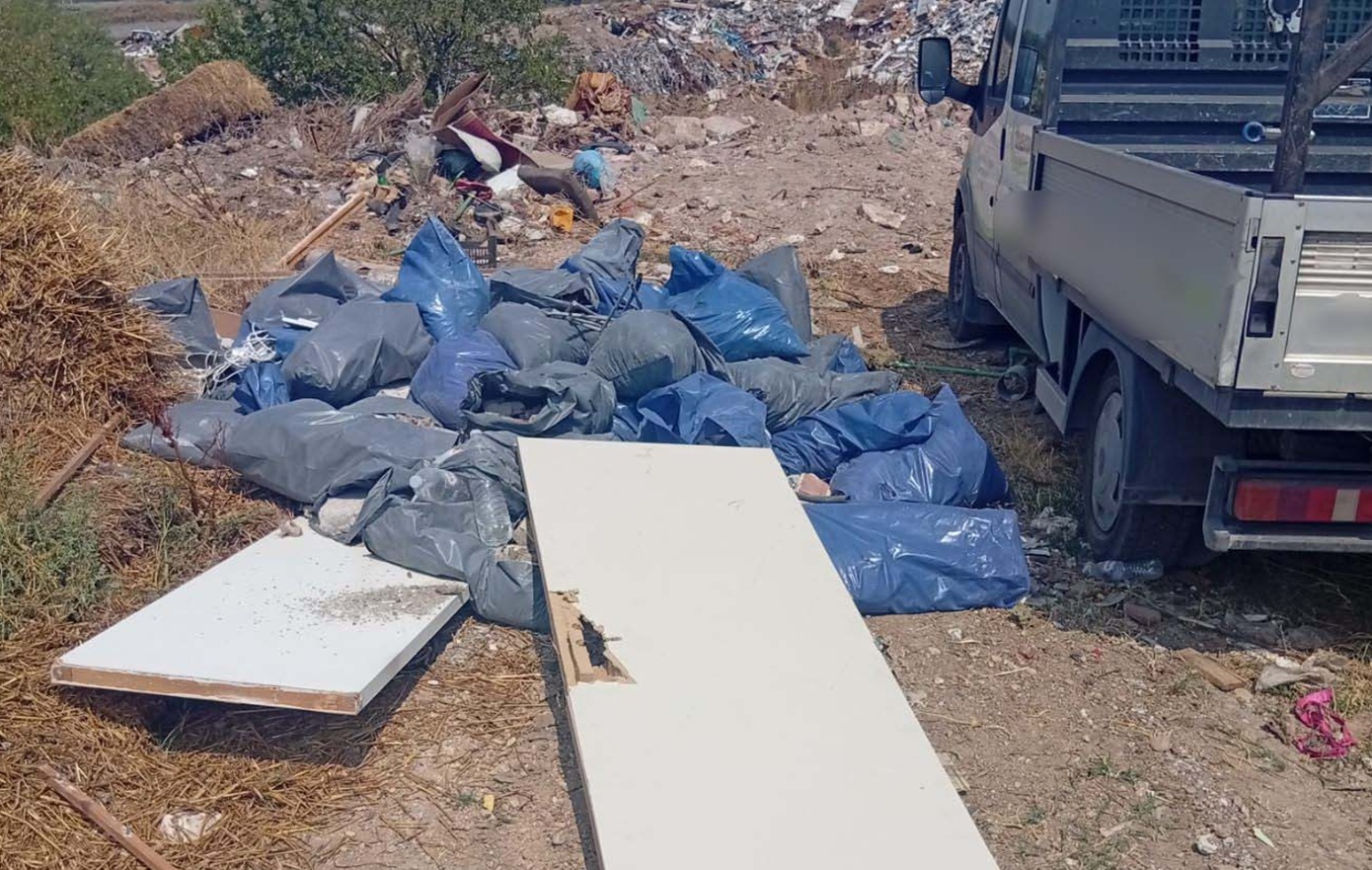 Συστηματική απόθεση μπαζών σε οικόπεδο – Ο χώρος γέμισε ποντίκια