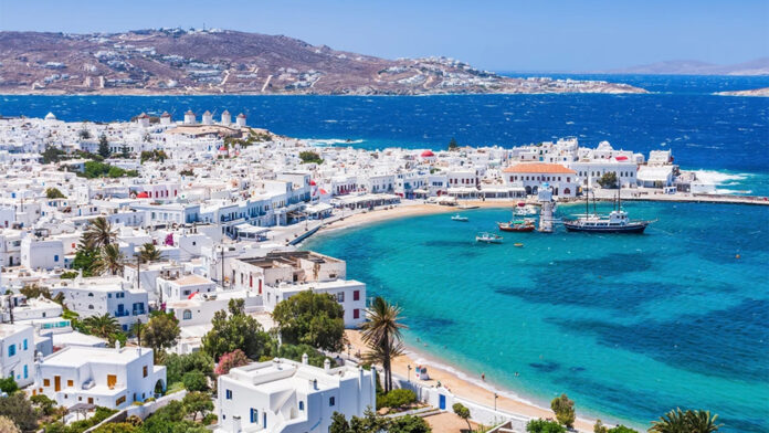 Μύκονος: Νεκρός τουρίστας στην Ψαρρού – Οι προσπάθειες διάσωσης