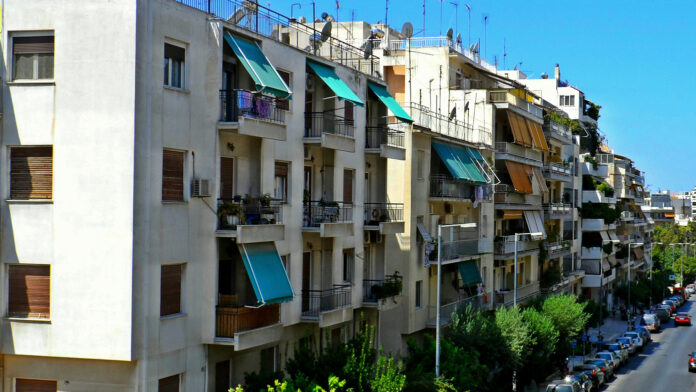 Αθήνα: Η «Οδύσσεια» μιας 22χρονης φοιτήτριας – Αυξήσεις έως 75%, ενοίκια έως και 800 ευρώ