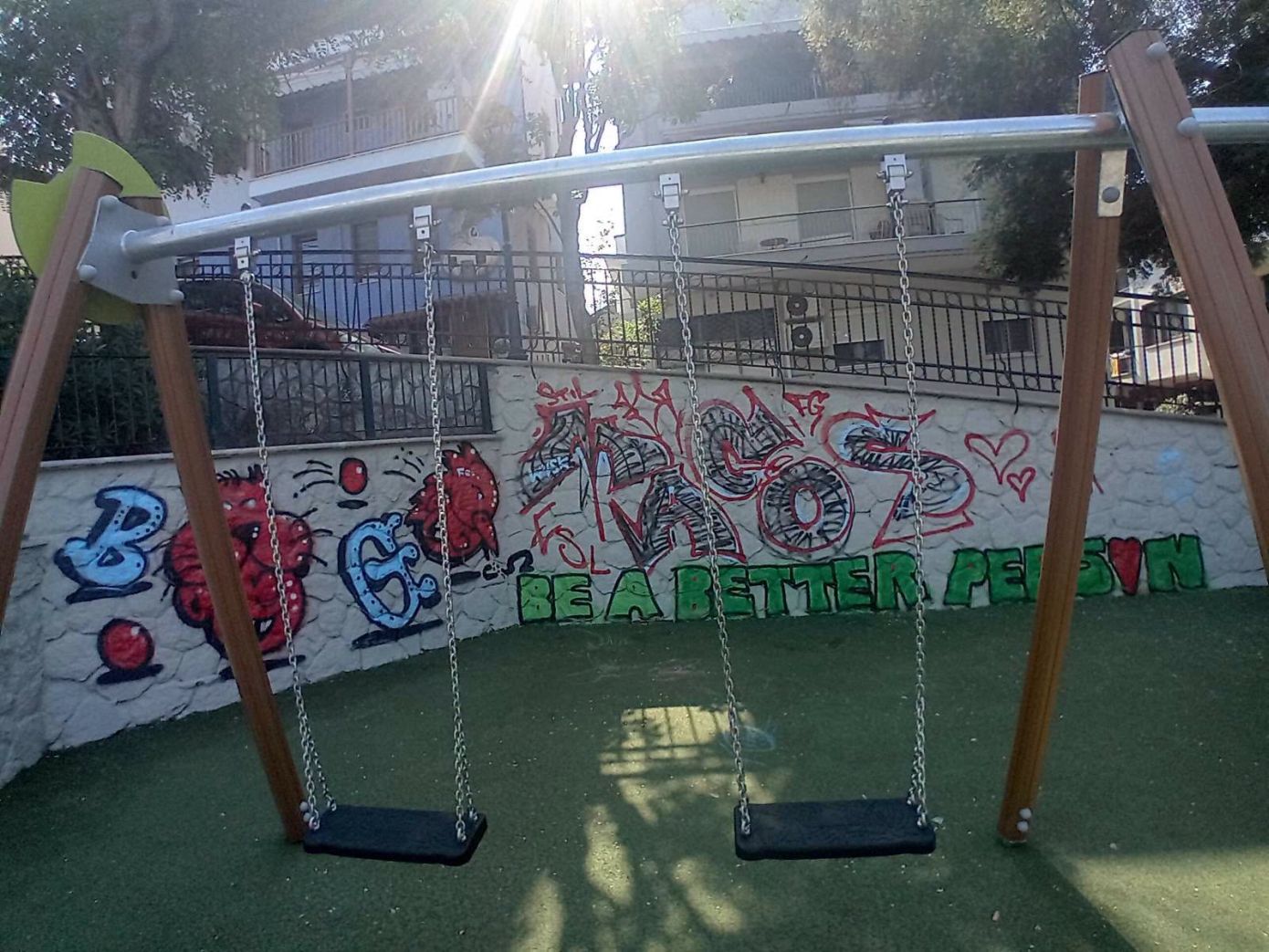 Βανδαλίστηκε λίγα 24ωρα μετά την παράδοσή της ανακατασκευασμένη παιδική χαρά στη Θεσσαλονίκη