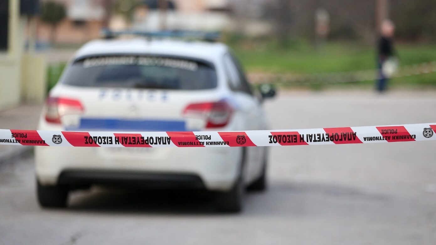 Στον εισαγγελέα ο 55χρονος που έκρυβε τη σορό του πατέρα του σε καταψύκτη στον Μυστρά