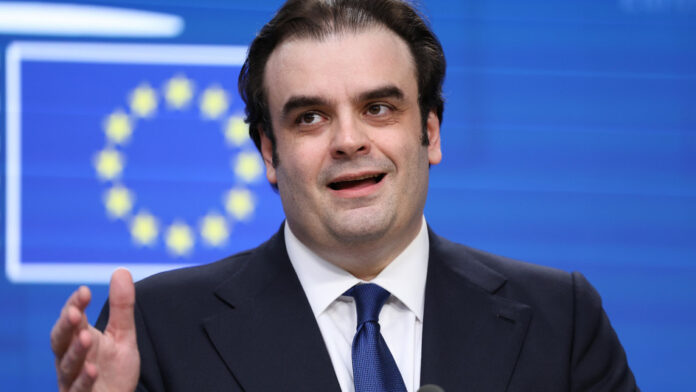 Le Point για Πιερρακάκη: Ο Έλληνας που θέλει να ξυπνήσει την Ευρώπη – Από το gov.gr στην κορυφή του Eurogroup