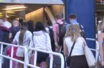 Λιμάνι του Πειραιά: Το αδιαχώρητο από τους ταξιδιώτες, γεμάτα αναχωρούν τα πλοία