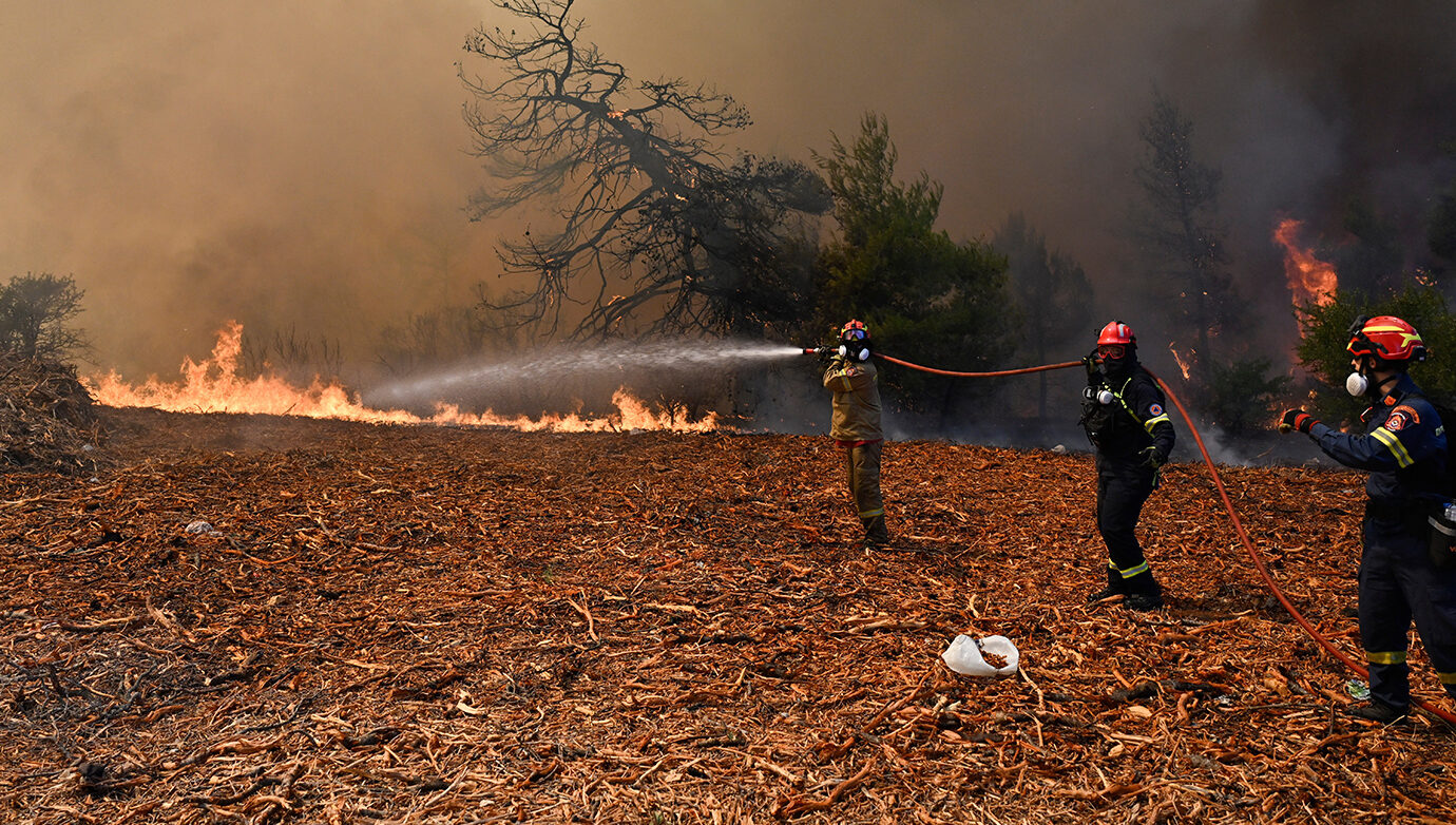 Φωτιά κοντά στο Πόρτο Καρράς στη Χαλκιδική