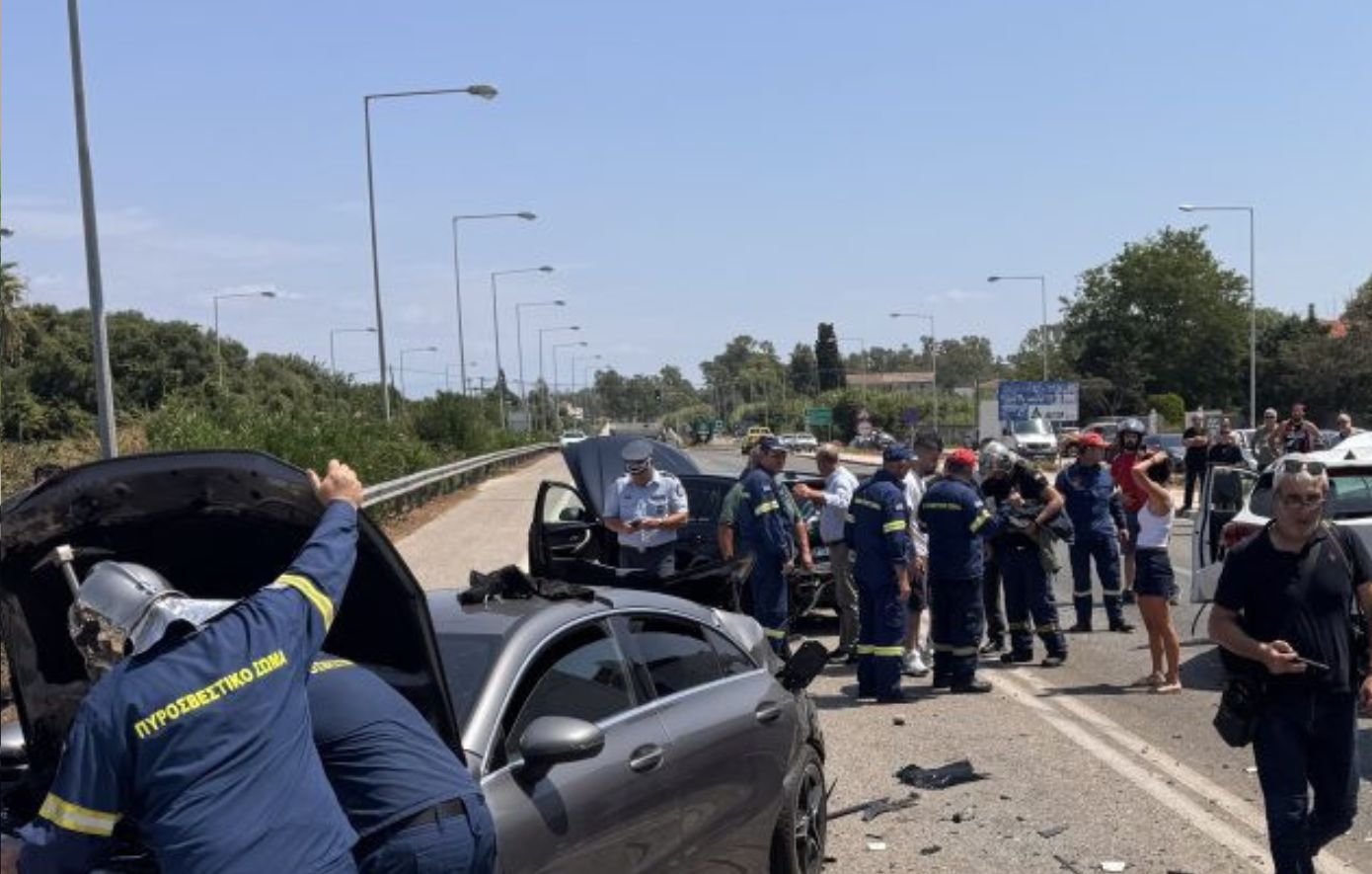 Καραμπόλα στην είσοδο της υποθαλάσσιας σήραγγας Ακτίου: Φορτηγό συγκρούστηκε με τρία αυτοκίνητα, τρεις οι τραυματίες