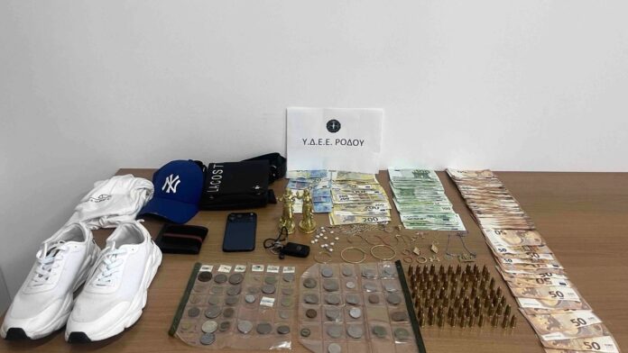 Υπόθεση εξαπάτησης στη Ρόδο: Έπεισαν 47χρονη να βγάλει έξω τα τιμαλφή της επειδή κινδύνευε – Δύο συλλήψεις