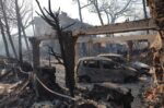 Φωτιές στη Σαλαμίνα: Δύο νεκροί, 9 εγκαυματίες και καταστροφή – Ολονύκτια μάχη με τις αναζωπυρώσεις στα Περιστέρια