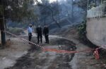 Φωτιά στη Σαλαμίνα: Εξετάζουν και το ενδεχόμενο εμπρησμού με δόλο