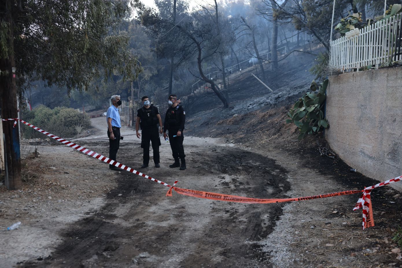 Φωτιά στη Σαλαμίνα: Εξετάζουν και το ενδεχόμενο εμπρησμού με δόλο