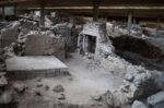 Σαντορίνη: Ο έφηβος που δεν πρόλαβε να ξεφύγει από το τσουνάμι ίσως ξαναγράφει την ιστορία της μινωικής καταστροφής