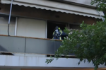Φωτιά σε διαμέρισμα στη Νέα Σμύρνη: Ισχυρές δυνάμεις της Πυροσβεστικής στο σημείο