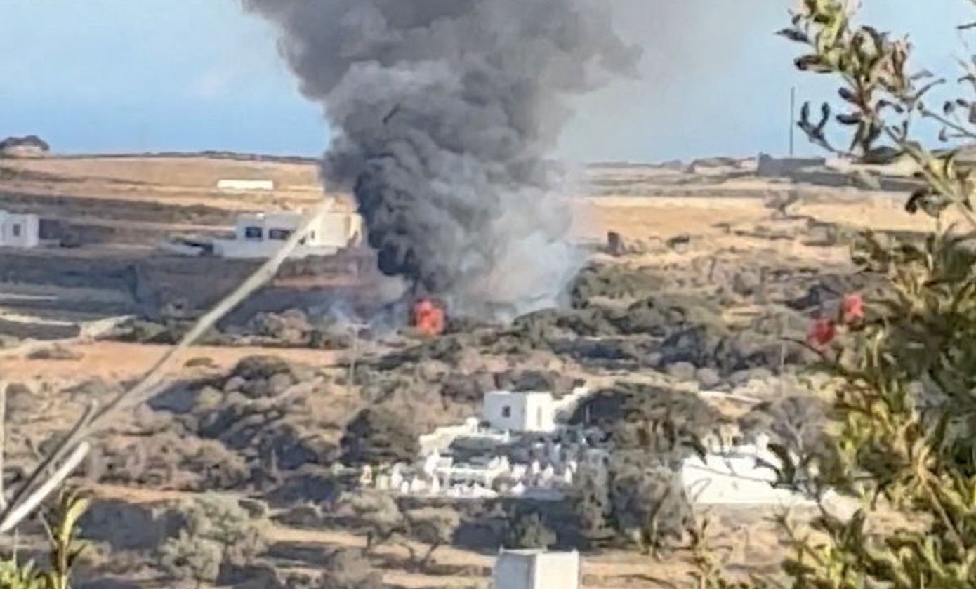 Συντριβή ελικοπτέρου στη Σίφνο με τρεις νεκρούς: Τι εξετάζουν οι Αρχές και το βίντεο ντοκουμέντο με τα μοιραία τελευταία δευτερόλεπτα