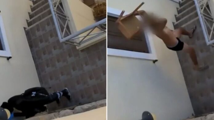 Φονικό στη Σύρο: Βίντεο-ντοκουμέντο με τη διασώστρια να μπαίνει στο σπίτι με μαχαίρι, ακούγονται ουρλιαχτά – «Δεν είναι ξεκάθαρο το κίνητρο», λέει η ΕΛ.ΑΣ.