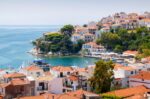 Σκιάθος: 17χρονος φέρεται να κακοποιούσε σεξουαλικά καθημερινά 15χρονο και να τον εκβίαζε με βίντεο