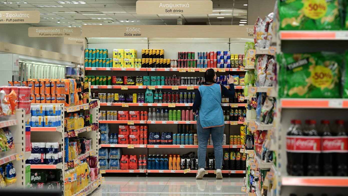 Μειωμένες τιμές από σήμερα στα ράφια – Η ειδική σήμανση και η ενημέρωση των καταναλωτών μέσω της «PosoKanei»