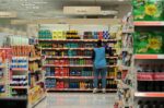 Μειωμένες τιμές από σήμερα στα ράφια – Η ειδική σήμανση και η ενημέρωση των καταναλωτών μέσω της «PosoKanei»