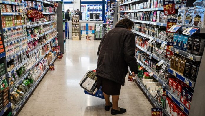 Σούπερ μάρκετ: 1.150 προϊόντα με μειωμένες τιμές έως το τέλος Αυγούστου – Η μέση μείωση των τιμών στο 7%