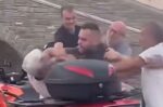 Ο οδηγός ταξί που ξυλοκόπησε τον ηλικιωμένο στην Πάρο: «Εννοείται πως το μετανιώνω, αλλά μου επιτέθηκε πρώτος»