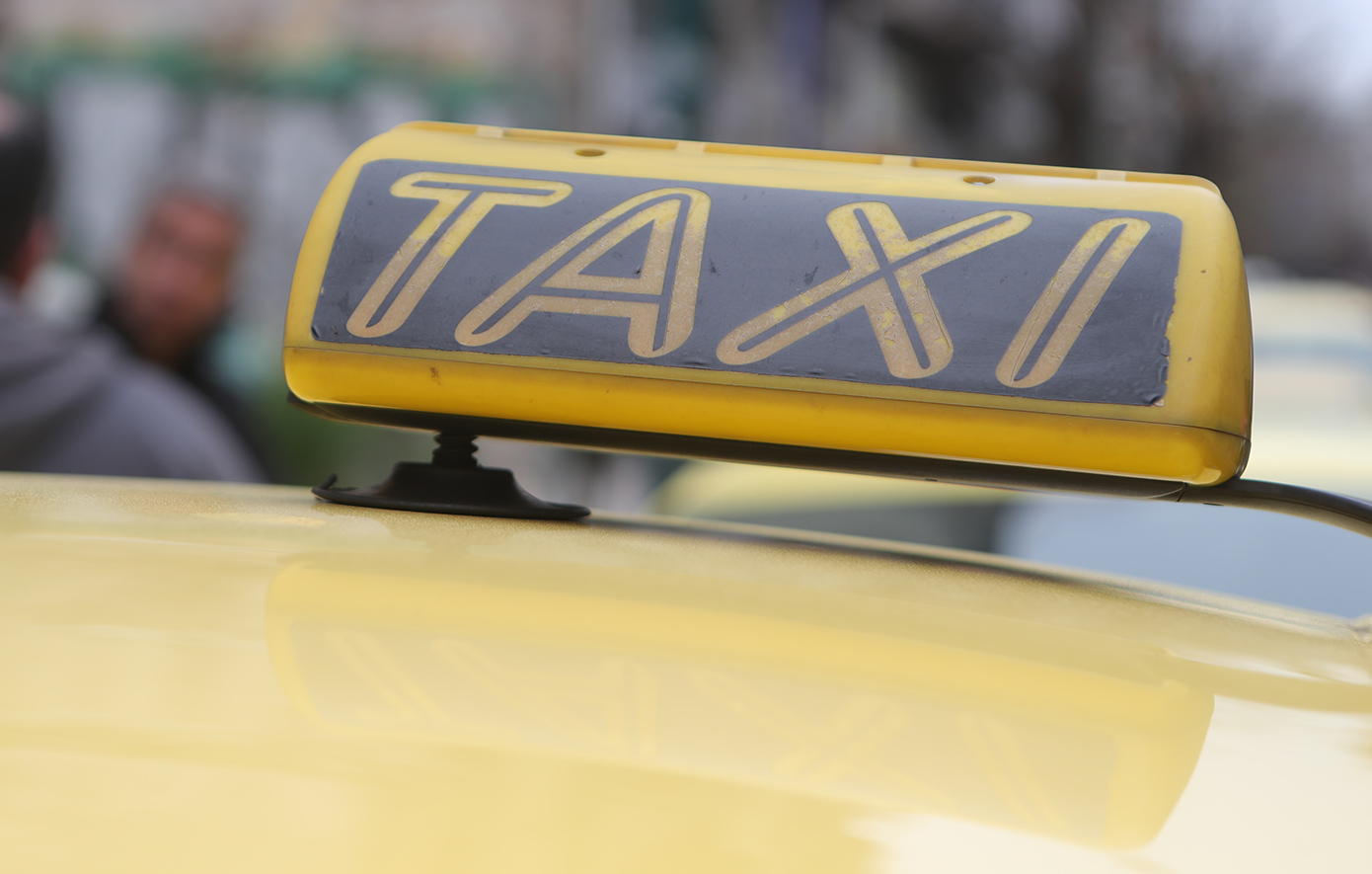 Μεθυσμένος οδηγός ταξί προκάλεσε τροχαίο στον Άγιο Δημήτριο
