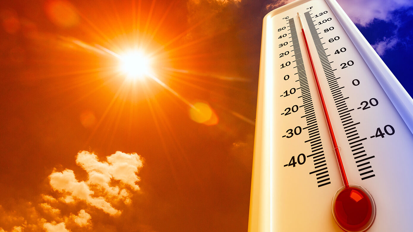 Φετινός Ιούλιος θερμότερος από το συνηθισμένο – Η εικόνα σε Αθήνα, Θεσσαλονίκη και την υπόλοιπη χώρα