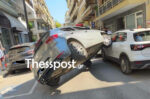 Τροχαίο στη Θεσσαλονίκη: Αυτοκίνητο «πέταξε» και ανέβηκε πάνω σε παρκαρισμένο