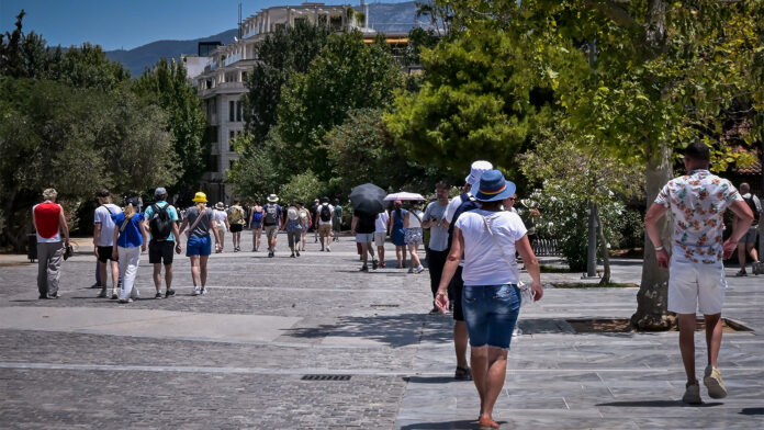 Παράταση στο καλοκαίρι για την Ελλάδα: Διακοπές το φθινόπωρο επιλέγουν ολοένα και περισσότεροι Ευρωπαίοι