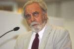 Ακαδημία Αθηνών: Μεσίστια η σημαία για τρεις ημέρες μετά την απώλεια του ακαδημαϊκού Κωνσταντίνου Τσουκαλά