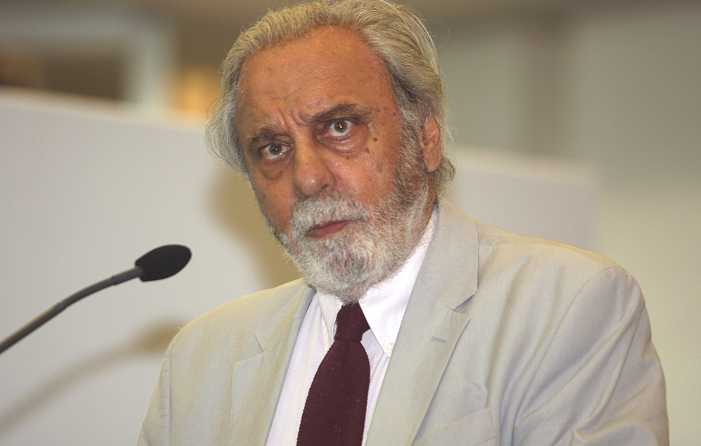 Ακαδημία Αθηνών: Μεσίστια η σημαία για τρεις ημέρες μετά την απώλεια του ακαδημαϊκού Κωνσταντίνου Τσουκαλά