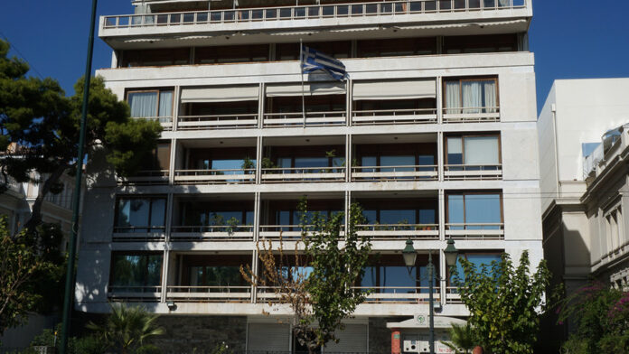 Υπουργείο Ανάπτυξης: Καμπάνες και ρήτρες για καθυστερήσεις στη Γραμμή Ενημέρωσης Επενδυτή