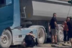 Βέροια: Νταλίκα παρέσυρε πεζό στα φανάρια και τον εγκλώβισε κάτω από τις ρόδες