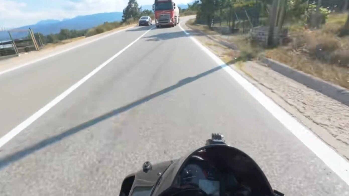 Ταυτοποιήθηκε ο οδηγός του βυτιοφόρου που έκανε τη θανατηφόρα προσπέραση