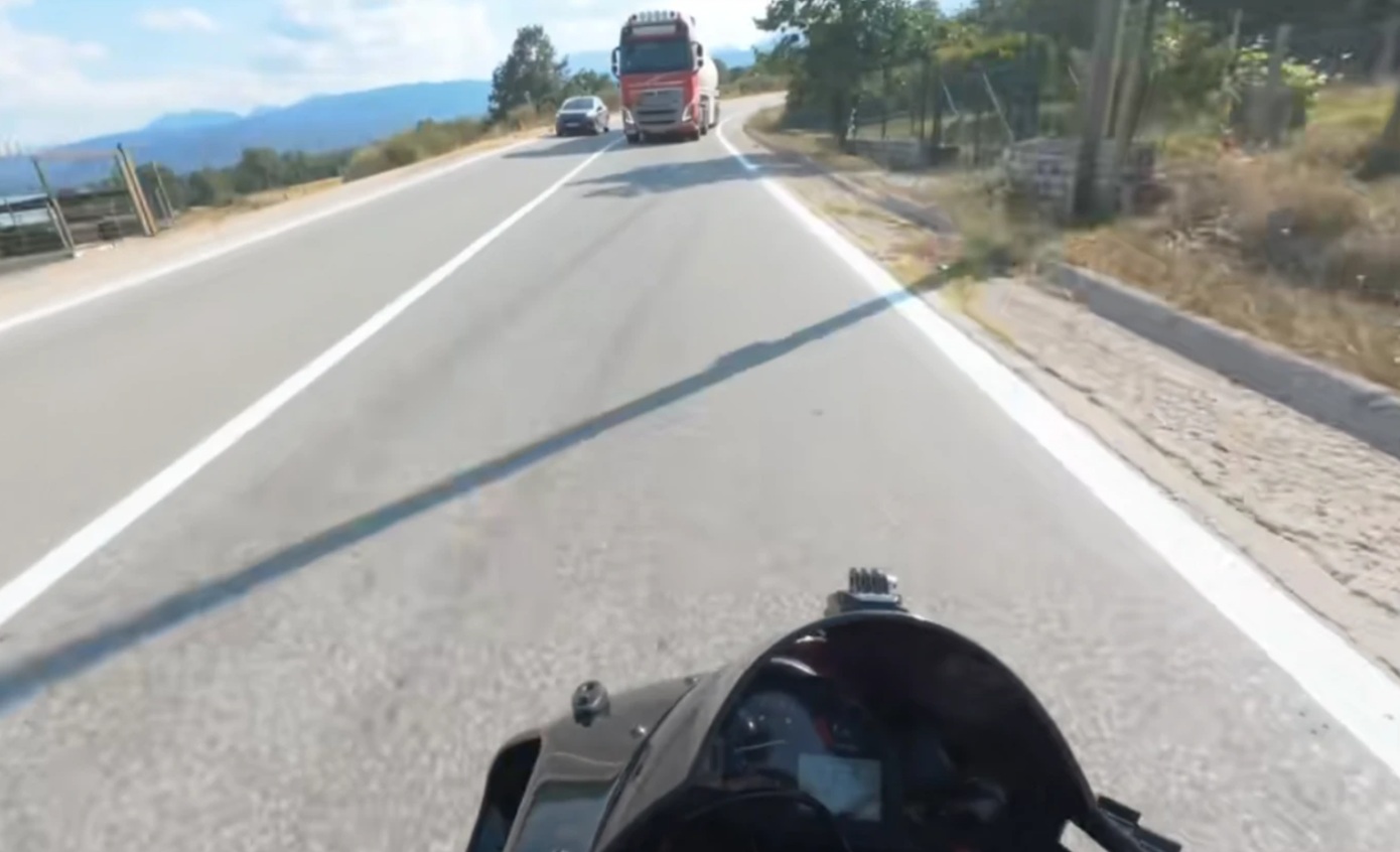 Ταυτοποιήθηκε ο οδηγός του βυτιοφόρου που έκανε τη θανατηφόρα προσπέραση
