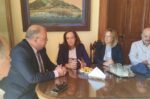 Σύρος: Συνάντηση του δημάρχου Αλέξη Αθανασίου με κλιμάκιο του ΠΑΣΟΚ και επικεφαλής την Άννα Διαμαντοπούλου