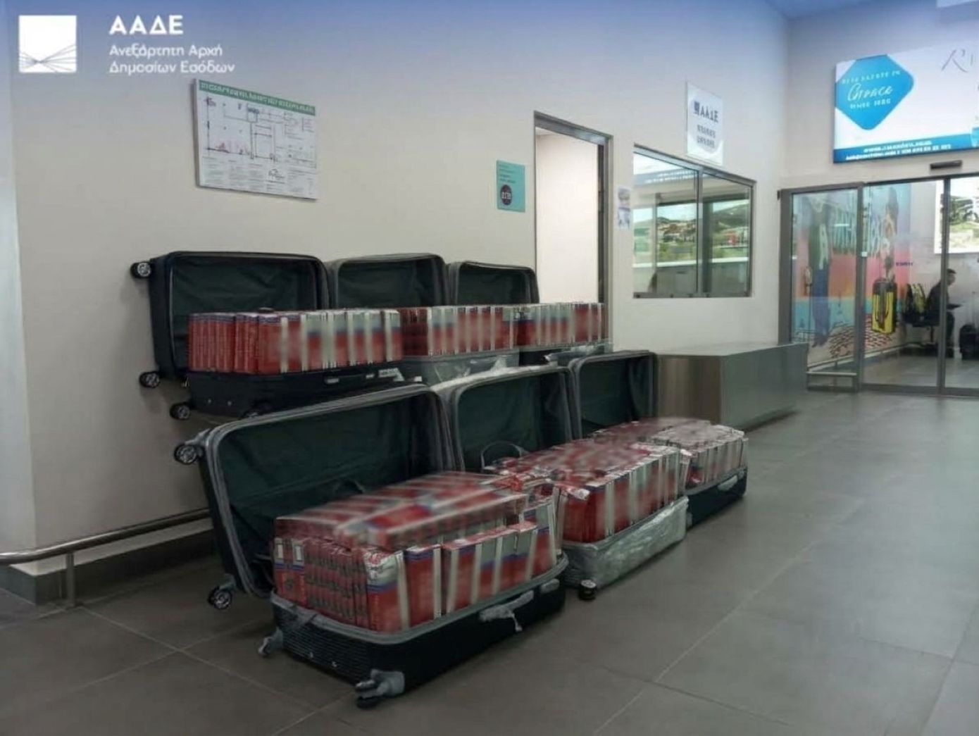 Αεροδρόμιο Μυκόνου: Μπλόκο σε 120.000 τσιγάρα και 4,5 κιλά λαθραίου καπνού ναργιλέ, δύο συλλήψεις