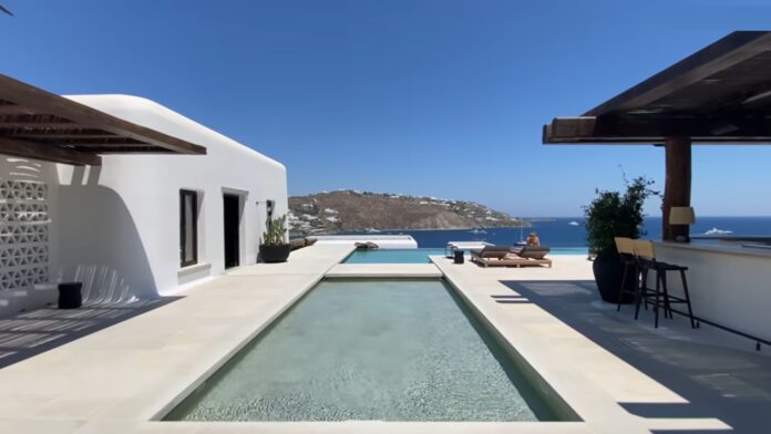 VIP διακοπές στην Ελλάδα: Ποιοι νοικιάζουν βίλες με 25.000 ευρώ τη βραδιά – Οι προορισμοί που προσελκύουν τους υπερπλούσιους