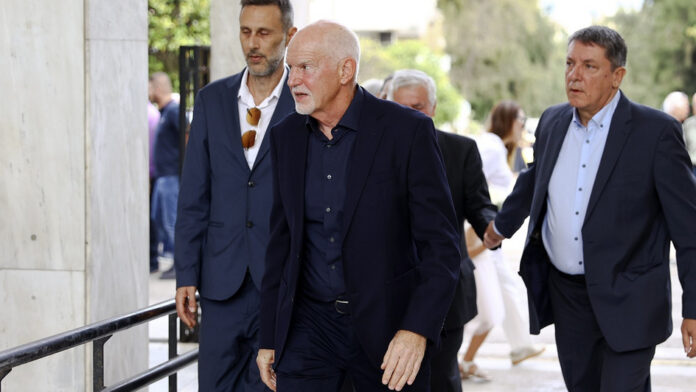 Κηδεία της Μαργαρίτας Παπανδρέου στο Α’ Νεκροταφείο: Αυτή την ώρα το τελευταίο αντίο