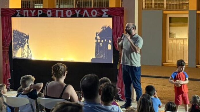 Παράδοση voucher σχολικών ειδών στην Πεύκη με μεγάλη συμμετοχή