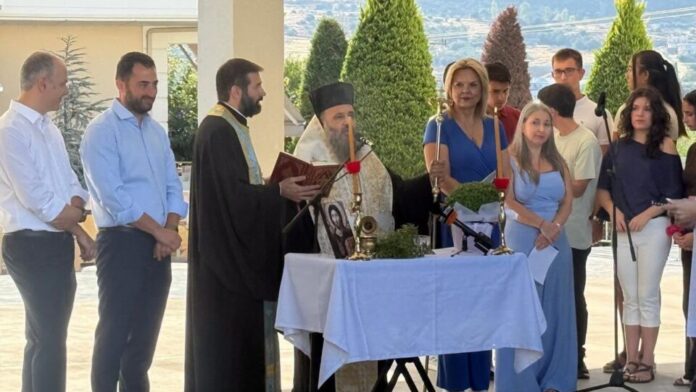 Ο Φάνης Σπανός στον αγιασμό του νέου Μουσικού Σχολείου Χαλκίδας
