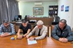 Δήμος Μυτιλήνης: Ο Παναγιώτης Χριστόφας υπέγραψε συμβάσεις ηλεκτροφωτισμού στη Δ.Ε. Γέρας